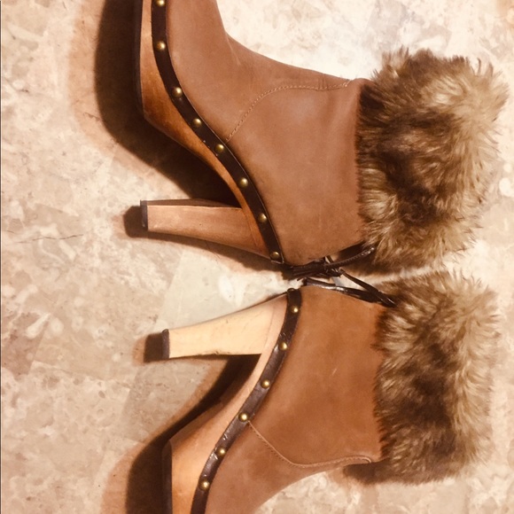 Colin Stuart Fur booties. - Picture 2 of 3